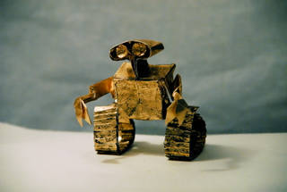 Illustration for article titled WALL-E Made From ORIGAM-E